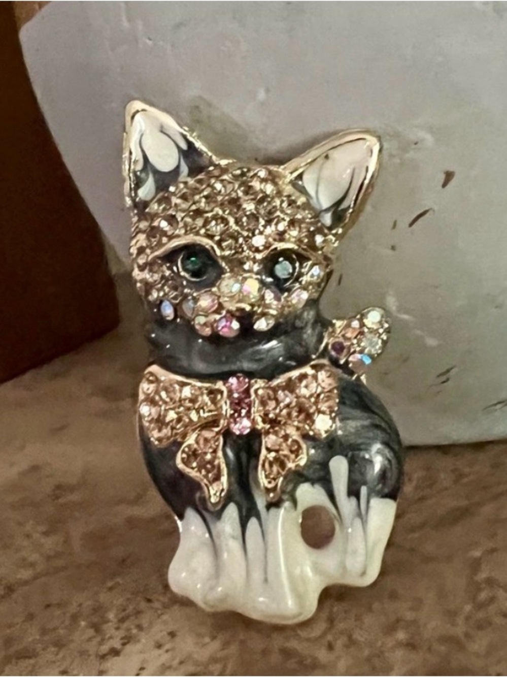 NWOT Crystal Kitten Brooch